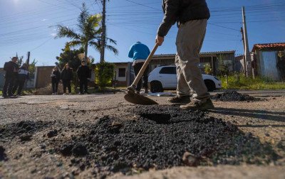 Prefeitura inicia operação tapa-buraco pelas ruas de Canoas