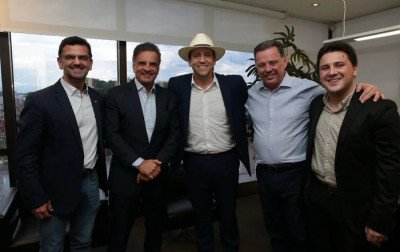 Diretório gaúcho do PSDB defende pré-candidatura de Aécio Neves à Presidência da República
