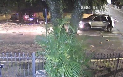 Carro em alta velocidade e tentativa de deixar local: Câmeras registram acidente que deixou motociclista em estado grave em Novo Hamburgo