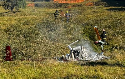 VÍDEO: Helicóptero cai, pega fogo e uma pessoa morre em Pomerode