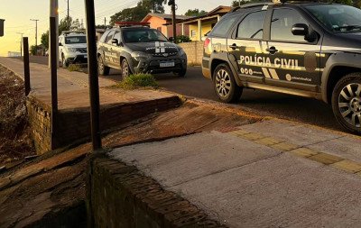 Professor de escolinha de futebol no RS é preso por armazenar pornografia infantil
