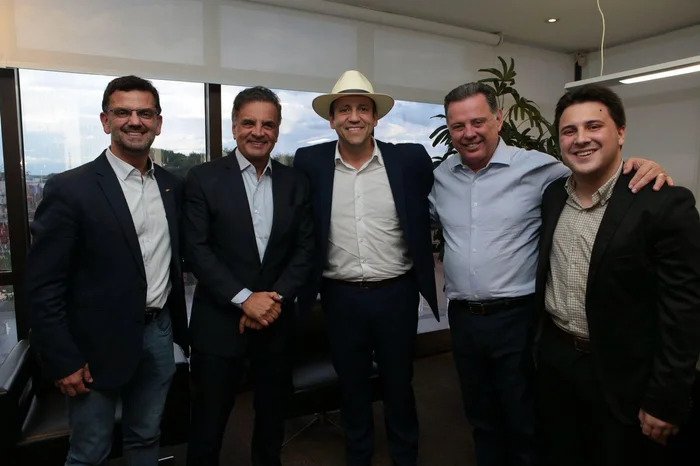 Aécio Neves com Marcelo Maranata e outros integrantes do PSDB do RS  | abc+