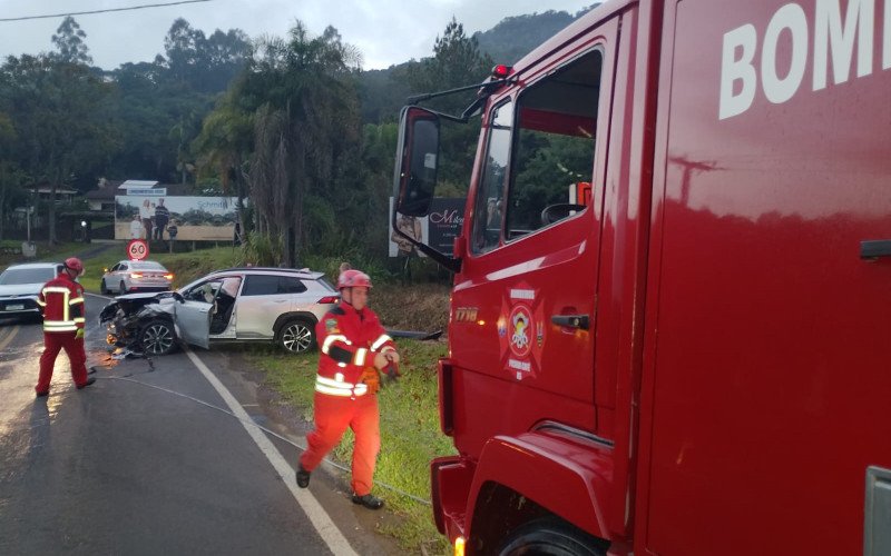Acidente na BR-116 em Picada Café deixa feridos