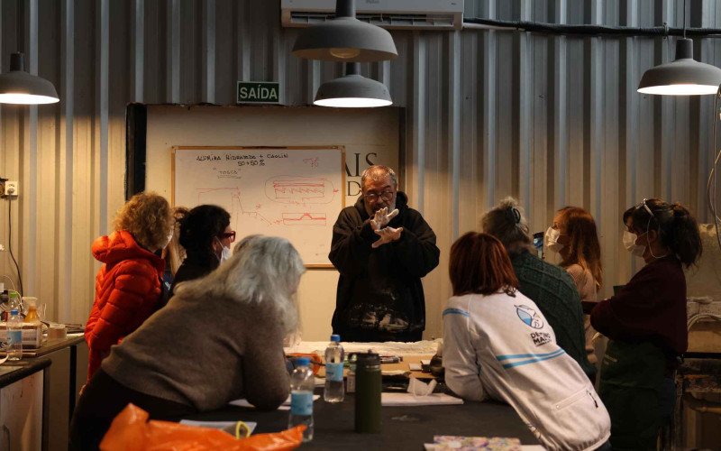 Curso de vitrofusão, com David Gibernau, na Cristais de Gramado