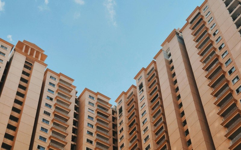 Nos chamados "subcondomínios", quem mora em apartamentos de baixa renda possui acesso às áreas comuns apenas até certo ponto | abc+