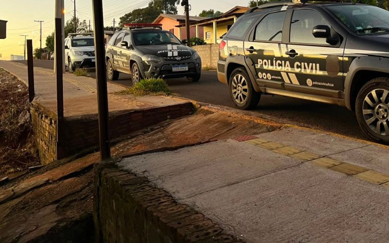Professor de escolinha de futebol é preso com pornografia in | abc+
