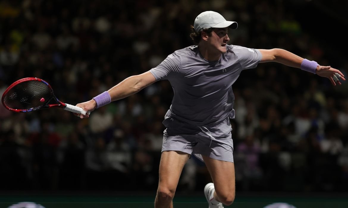 Jo&atilde;o Fonseca conhece chave em Roland Garros e pode enfrentar Djoko