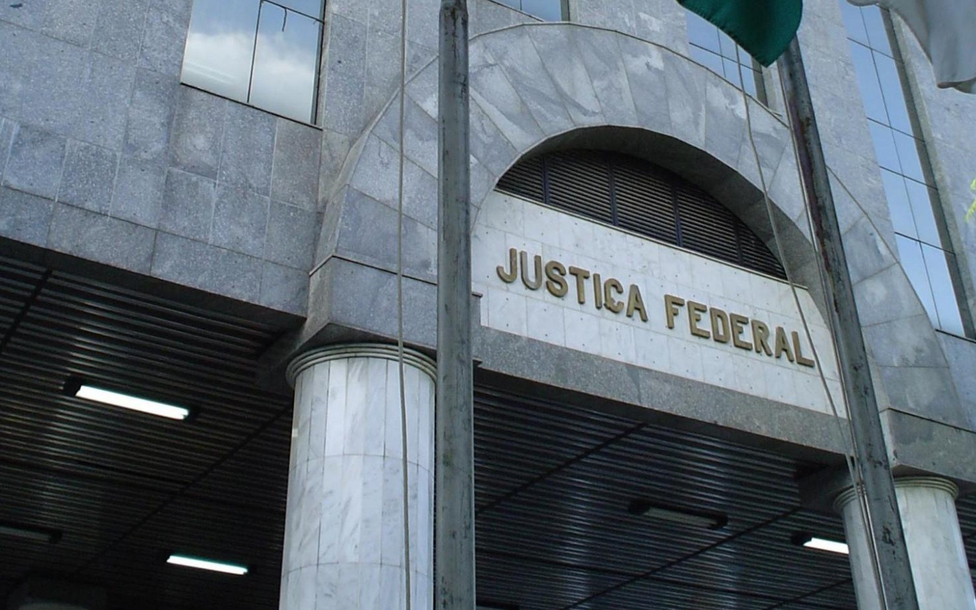 Mulher omite uni&atilde;o est&aacute;vel e acaba condenada por fraude em pens&atilde;o de filhas solteiras
