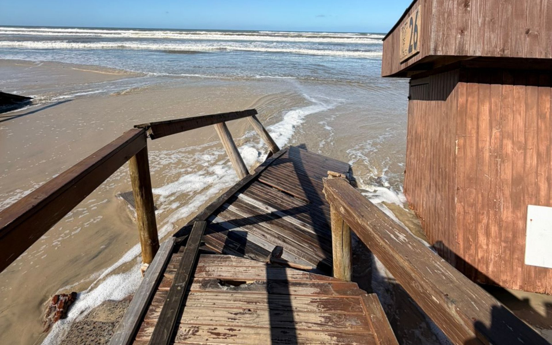 Ressaca provocou estragos em Capão da Canoa