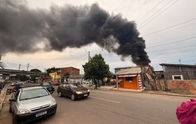 VÍDEO: Incêndio em terreno se espalha e atinge casa em São Leopoldo