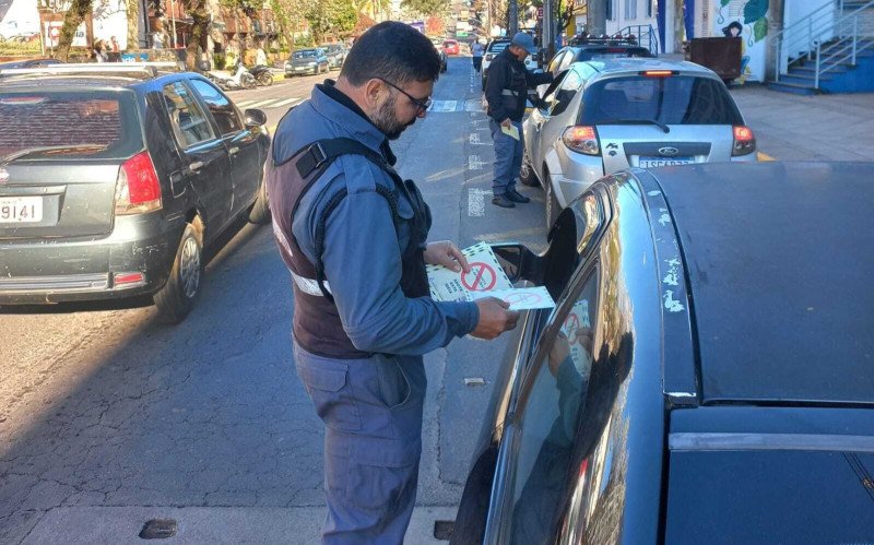 Maio Amarelo: Secretaria de Trânsito realiza palestra e blitz educativas