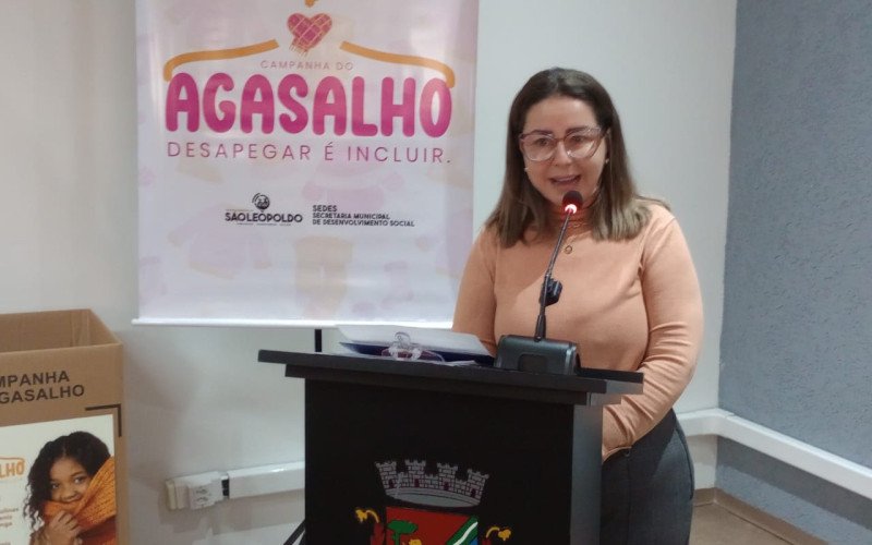 Secretária de Desenvolvimento Social Patrícia Giacomini no lançamento da Campanha do Agasalho 2026