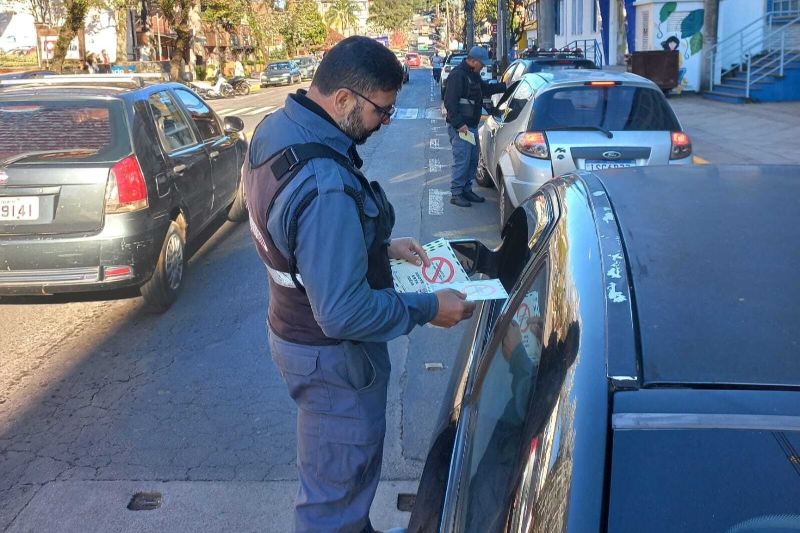 Maio Amarelo alerta para conscientização de motoristas e pedestres; conheça o projeto Gramado Zero Infrações