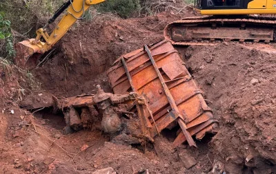 VÍDEO: Caminhão desaparecido é achado enterrado e prefeito de Araricá denuncia sumiço de 3 mil itens