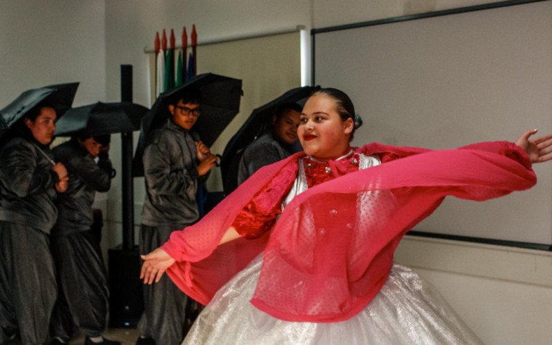 Apae Canela brilha em etapa regional do Festival Nossa Arte e garante vaga na fase estadual