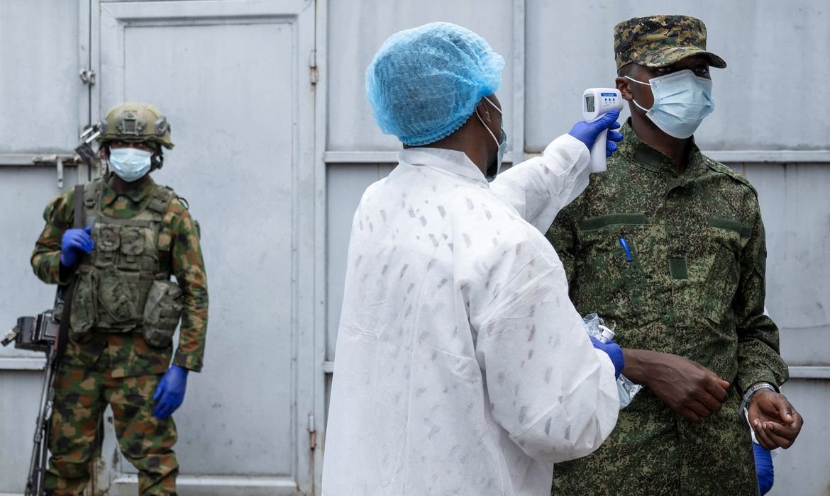 Ebola: Dez países africanos estão sob alto risco, diz agência