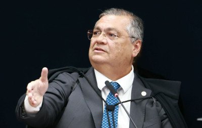 Dino nega pedido de soltura de Deolane Bezerra