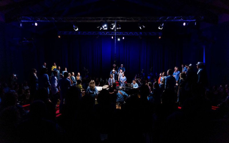 Espetáculo Suíte Tom Jobim, do Grupo Vocal Expresso 25, ocorre dia 30 de maio em Novo Hamburgo