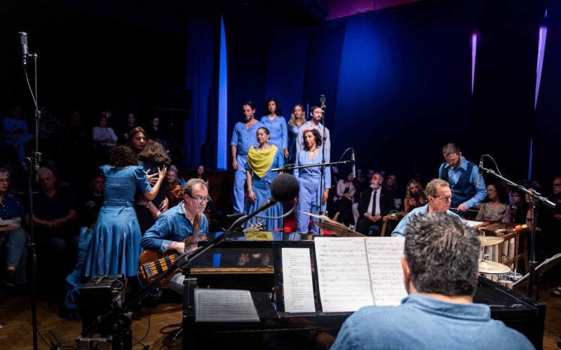 Espetáculo Suíte Tom Jobim, do Grupo Vocal Expresso 25, ocorre dia 30 de maio em Novo Hamburgo