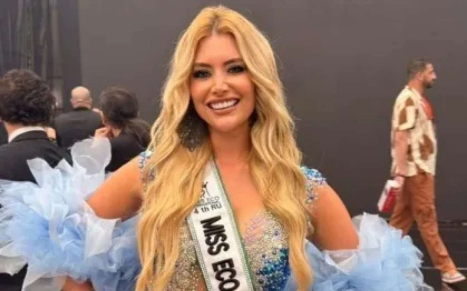 VÍDEO: Miss Brasil gaúcha sofre tombo em concurso internacional após ficar em 5º lugar