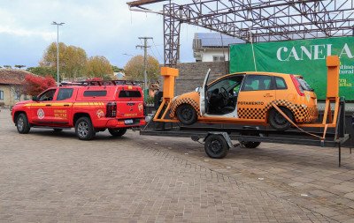 Carro em equipamento simulará capotamento na Praça João Corrêa; comunidade poderá participar