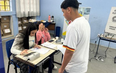 "Aprender sobre a importância do voto": Projeto Vereador Mirim dá aula de democracia em escolas do município