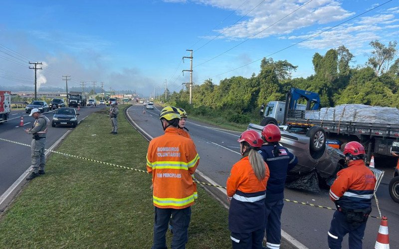 Motorista morre após carro capotar diversas vezes no Vale do Caí 