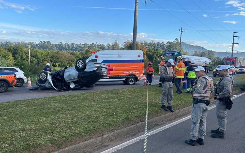 Motorista morre após carro capotar diversas vezes no Vale do Caí  | abc+