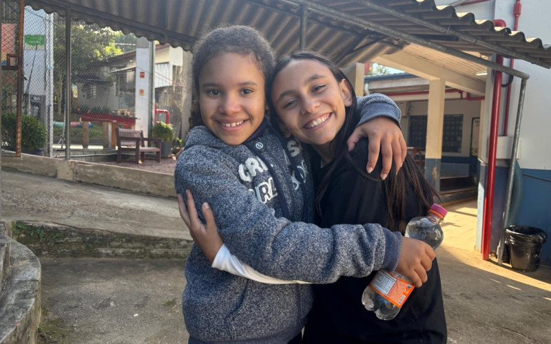 Colegas Maria e Rafaela gostaram da atividade escolar