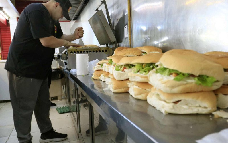  No Rapach, lanche é preparado há mais de quatro décadas e faz sucesso entre gerações
