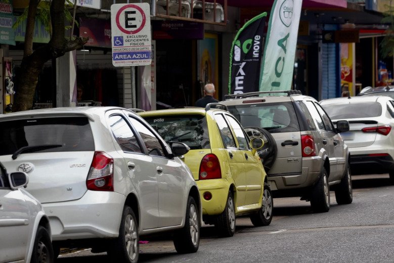 Audiência pública sobre estacionamento rotativo em Canoas muda de data; veja quando será