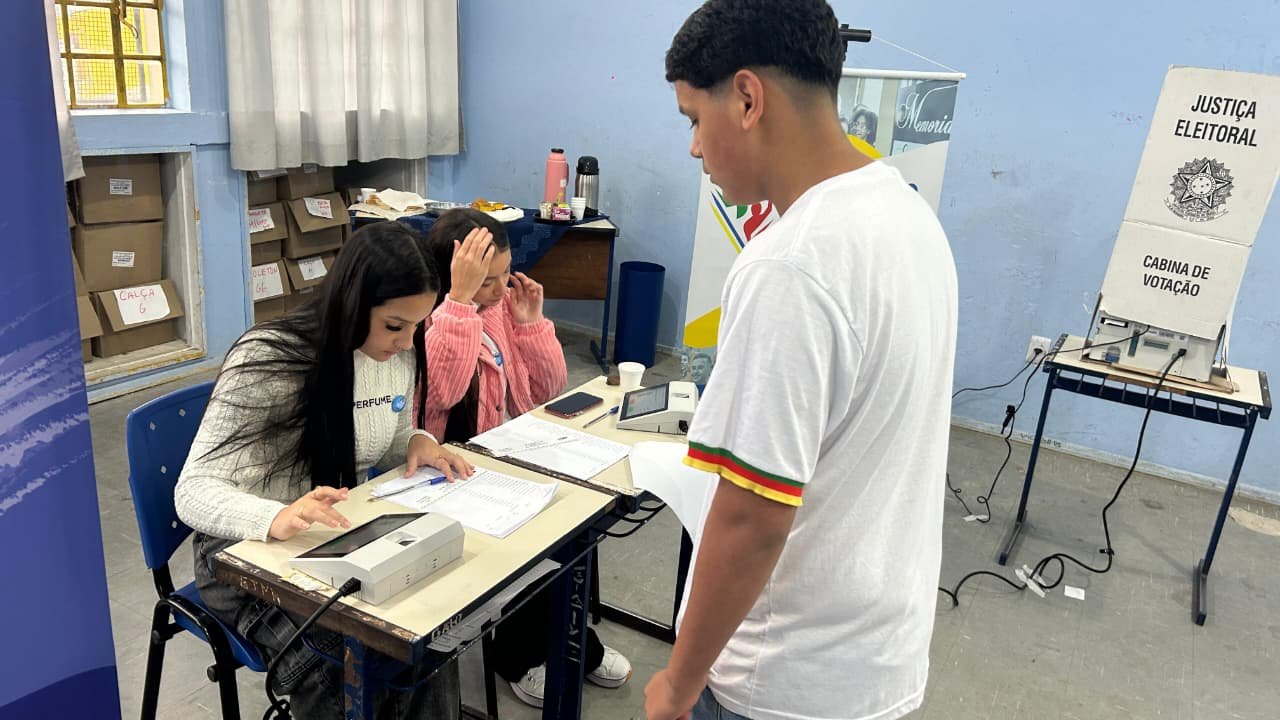 “Aprender sobre a importância do voto”: Projeto Vereador Mirim dá aula de democracia em escolas do município