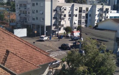 Após mais de 10 acidentes, moradores cobram solução para rua próxima a escola de Novo Hamburgo