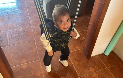 Família busca tratamento para menino com doença rara; saiba como ajudar