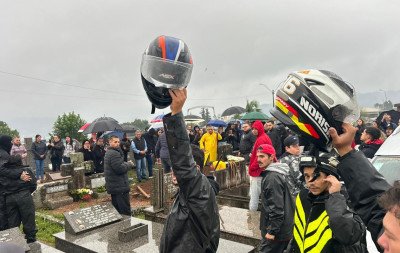 Motoboy que morreu após acidente de trânsito em Novo Hamburgo é homenageado durante despedida