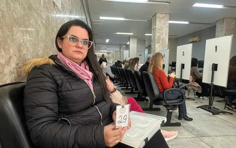 Letieli Passos aguardou o atendimento por horas para fazer a nova identidade no IGP de Novo Hamburgo  | abc+