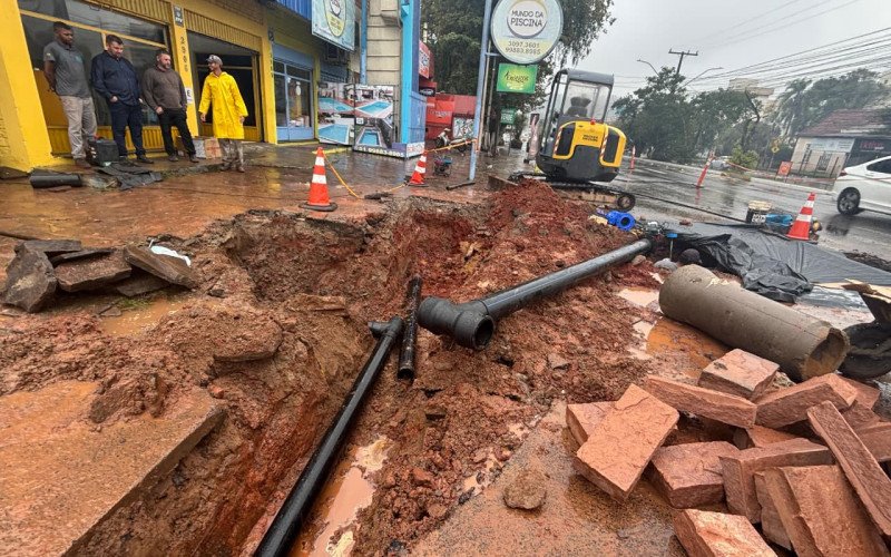 Obras da Comusa ocorrem mesmo com tempo chuvoso em Novo Hamburgo