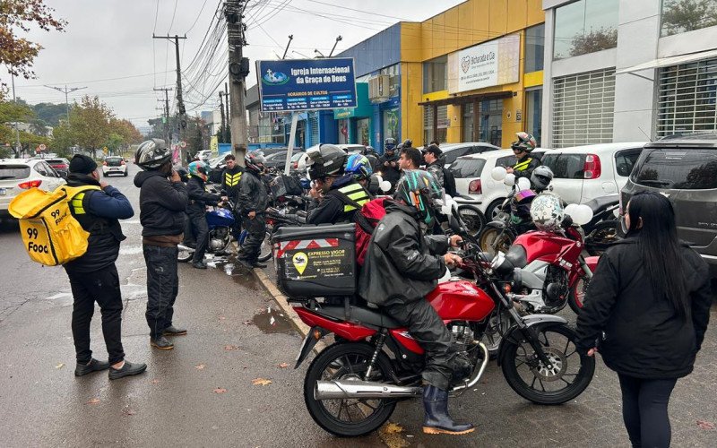 Velório e sepultamento de Velório de Vitor Leonardo Botta, 27 anos, motoboy vítima de acidente de trânsito no dia 19/05