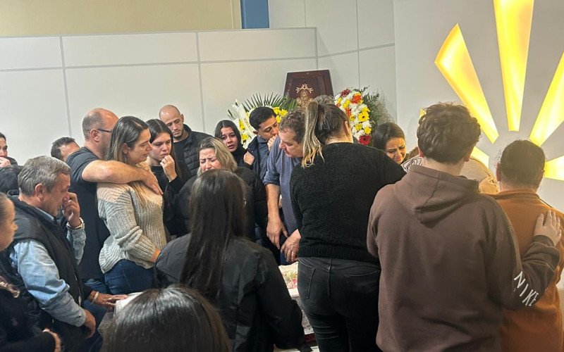 Velório e sepultamento de Velório de Vitor Leonardo Botta, 27 anos, motoboy vítima de acidente de trânsito no dia 19/05
