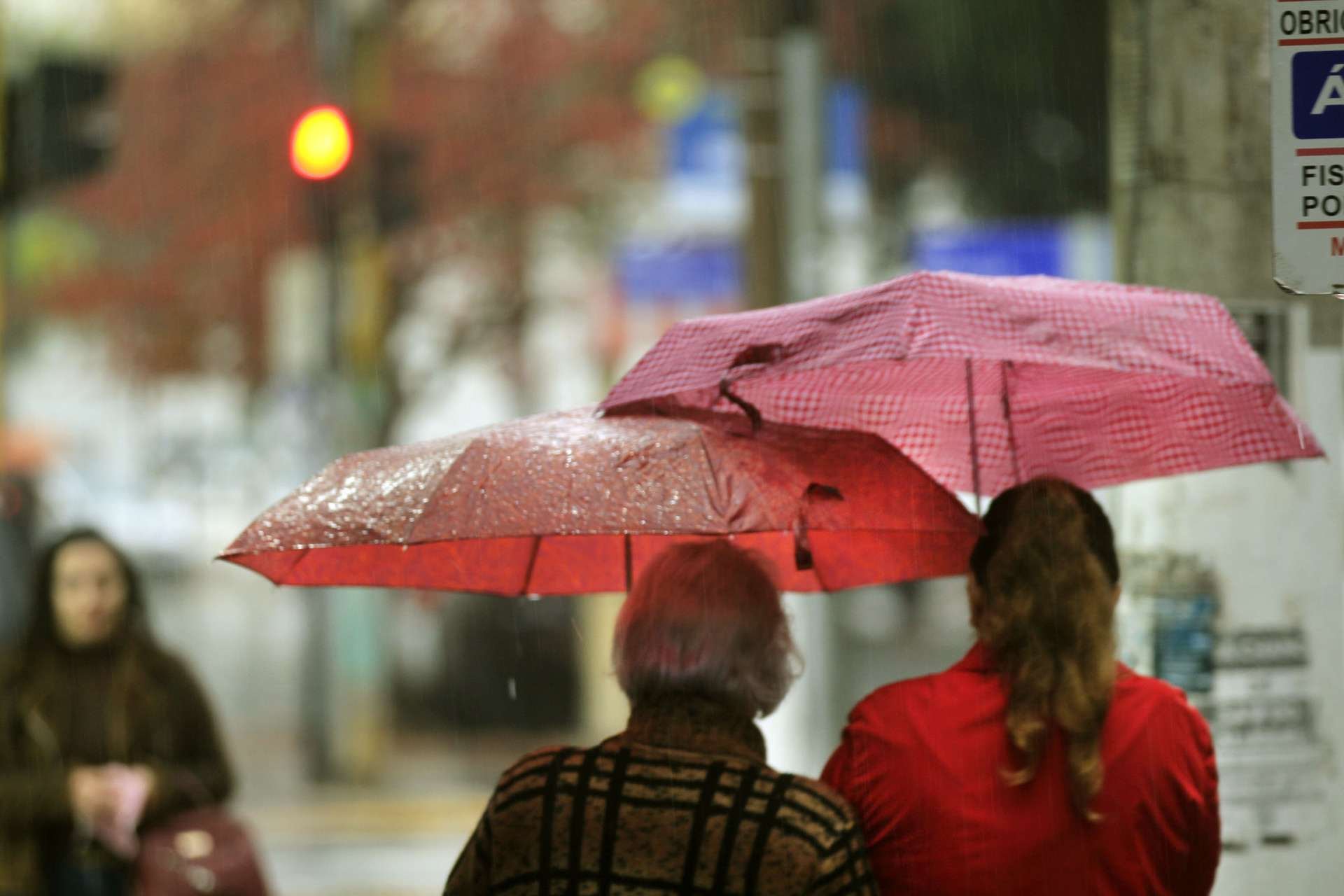 Frente fria deve avançar sobre o Sul do Brasil e trazer chuva no fim de semana | abc+