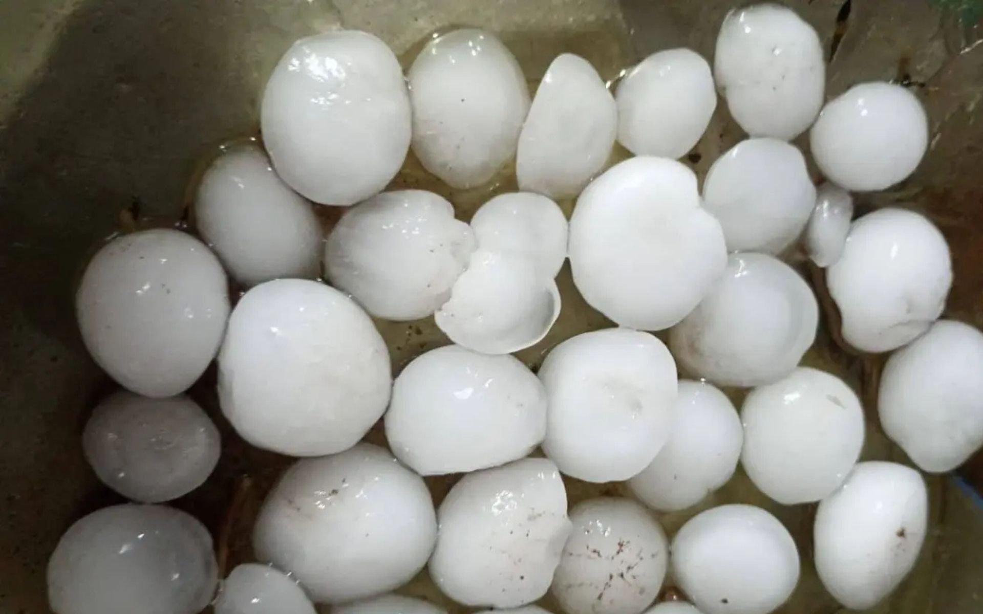Temporais com granizo causam estragos em cidades dos RS e suspendem aulas; confira a previsão