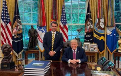 Flávio Bolsonaro diz que reunião com Trump mostra "prestígio do Brasil, que ainda existe apesar do governo Lula"