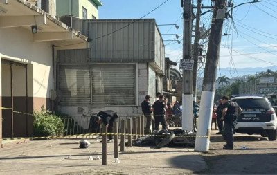 Dois pedreiros são mortos após policiais militares confundirem ferramenta com arma