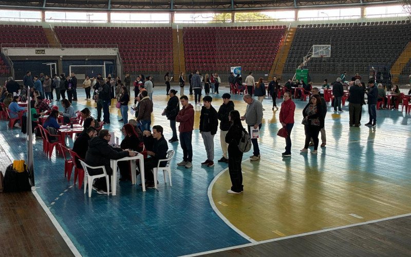 Mais de 500 pessoas participaram do feirão Emprega São Leopoldo nesta quarta-feira (27)