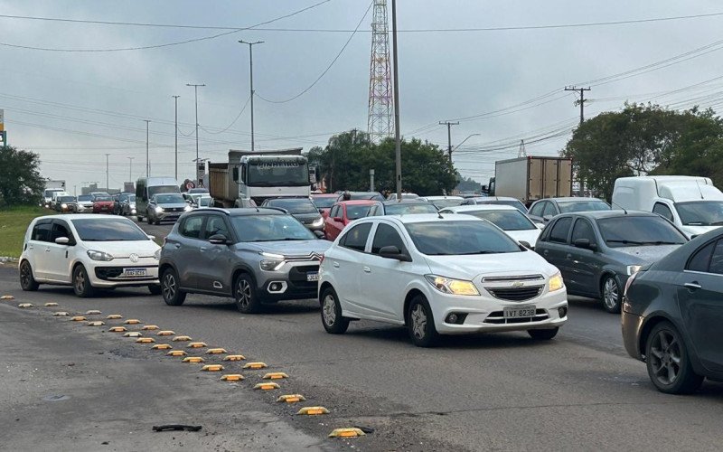 Estreitamento de pista para realização de obras provoca tranqueira no trecho de Novo Hamburgo