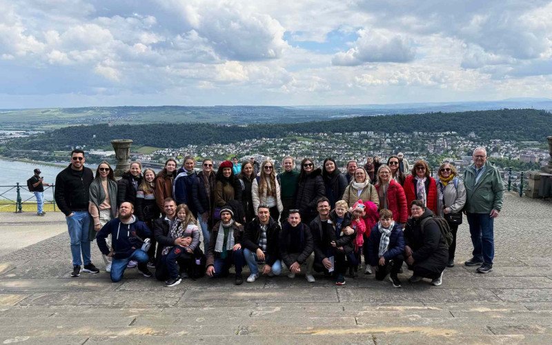 Grupo de danças Lustige Volkstanzgruppe Bergtal faz apresentações na Alemanha e Polônia