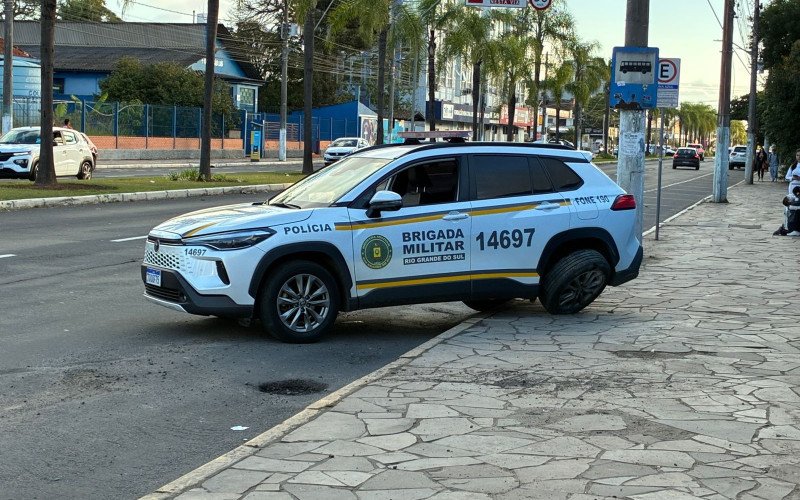 Carro colide em viatura da Brigada Militar em São Leopoldo
