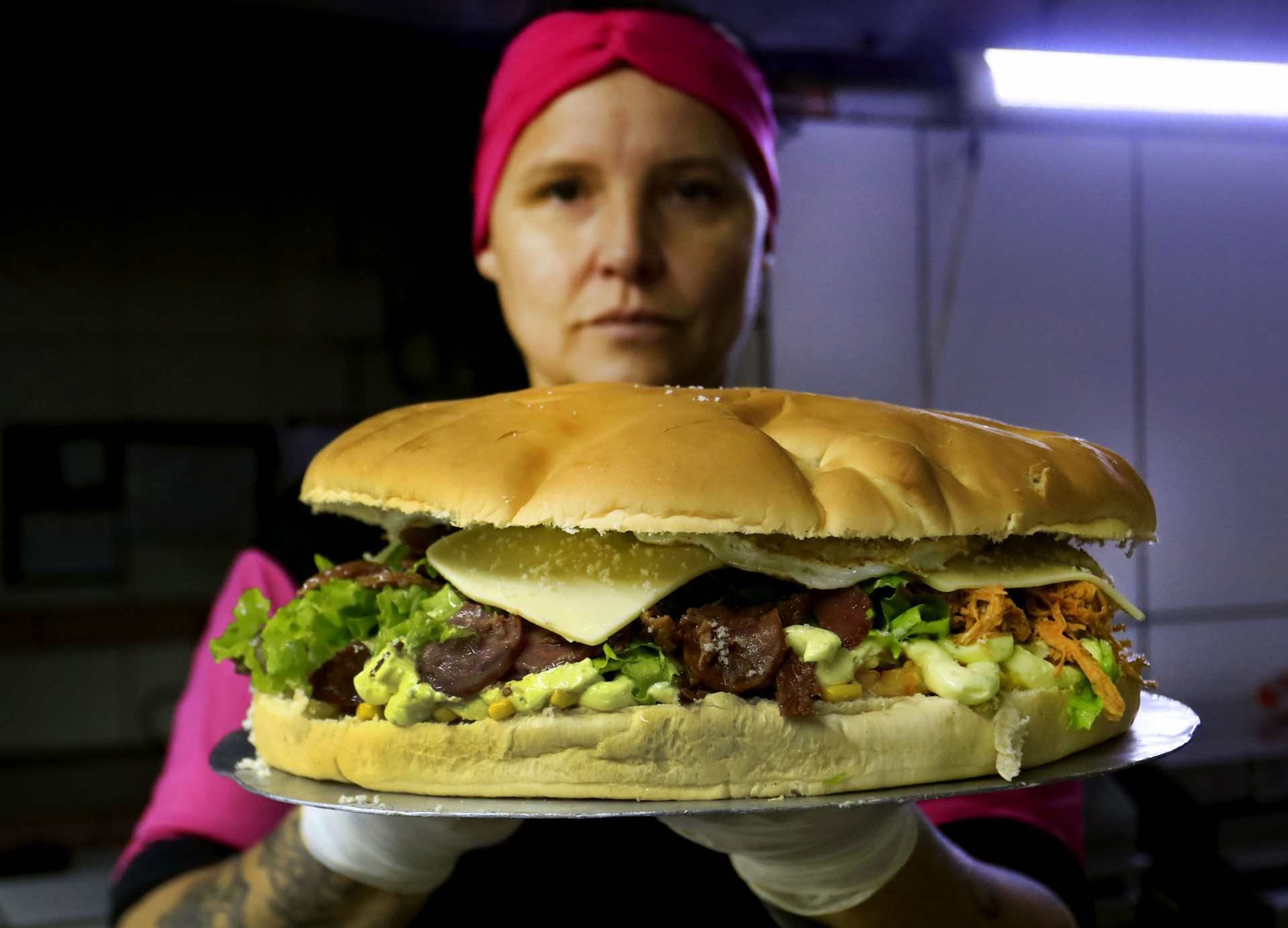&ldquo;Coisa boa &eacute; devorar um xis&rdquo;: Hoje &eacute; dia do lanche que caiu no gosto dos canoenses