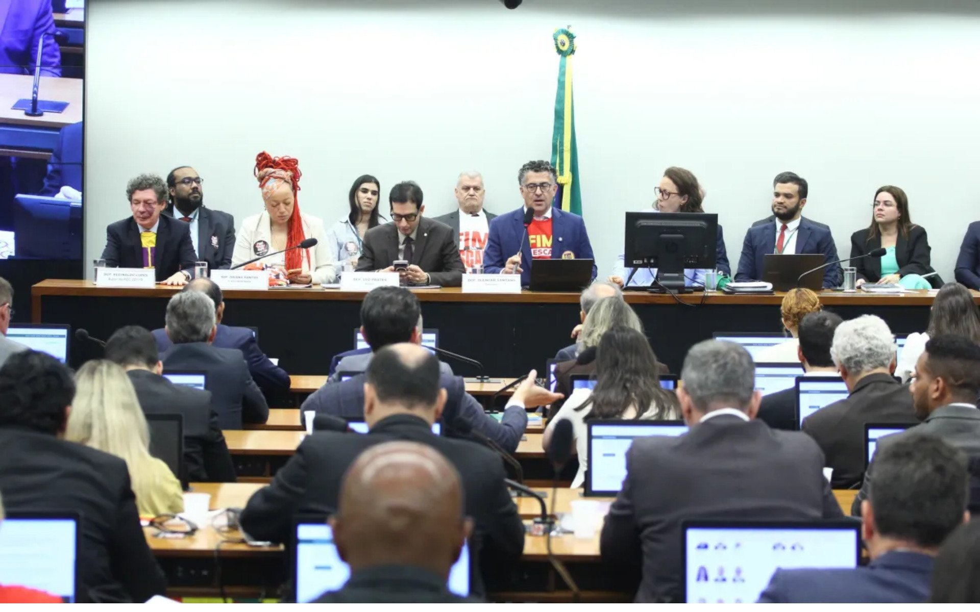 Deputados da comissão especial na votação da PEC do fim da escala 6x1 nesta quarta-feira (27) | abc+