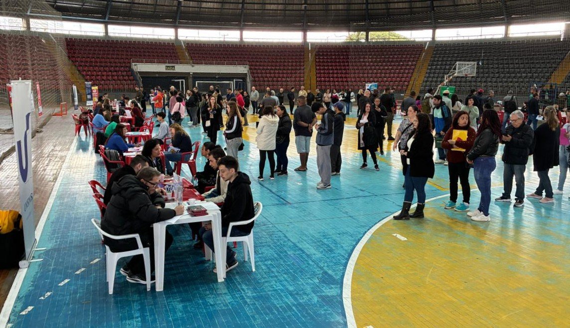 Mais de 500 pessoas participam de feir&atilde;o de empregos em S&atilde;o Leopoldo